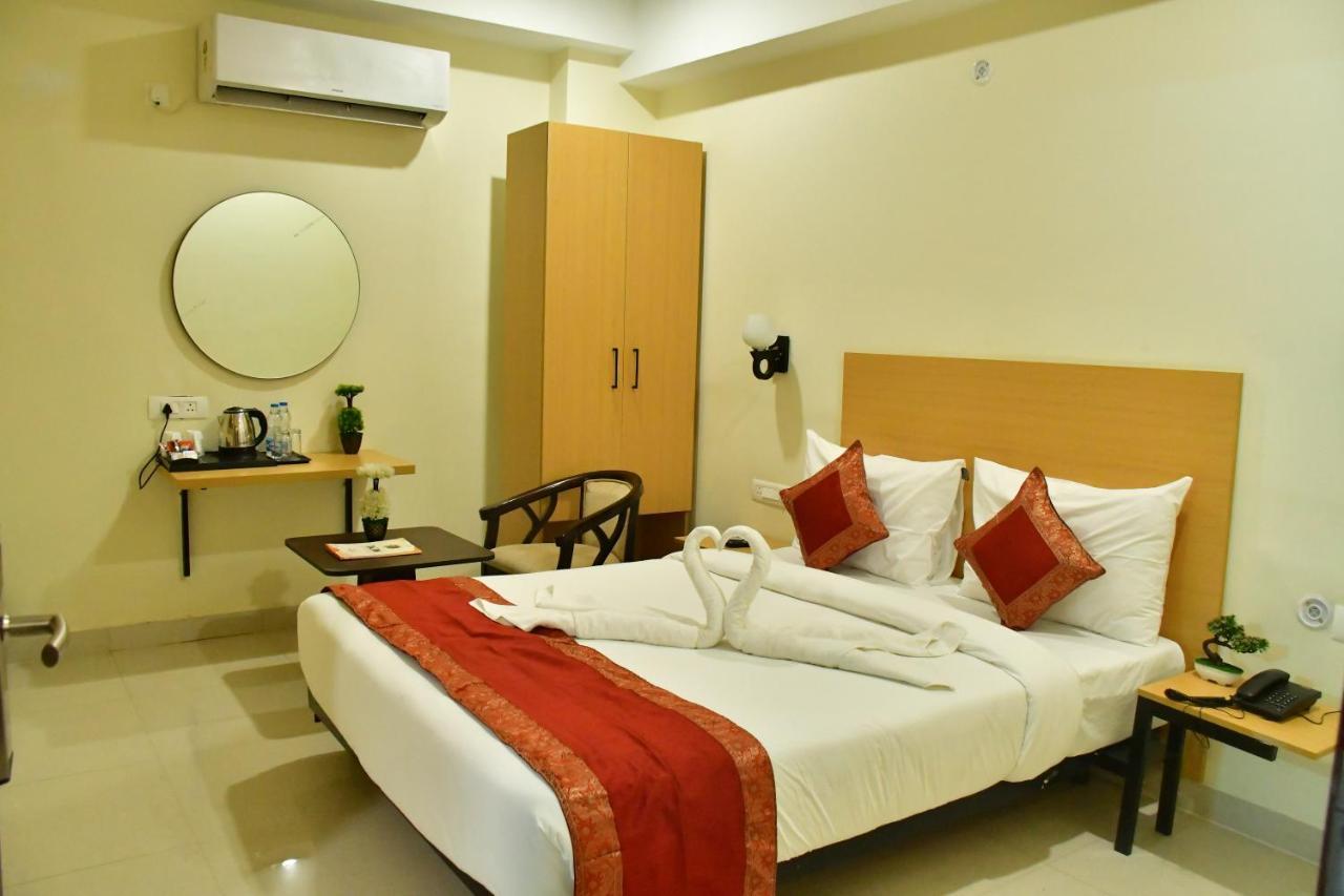Hotel Yatharth Inn Waranasi Zewnętrze zdjęcie