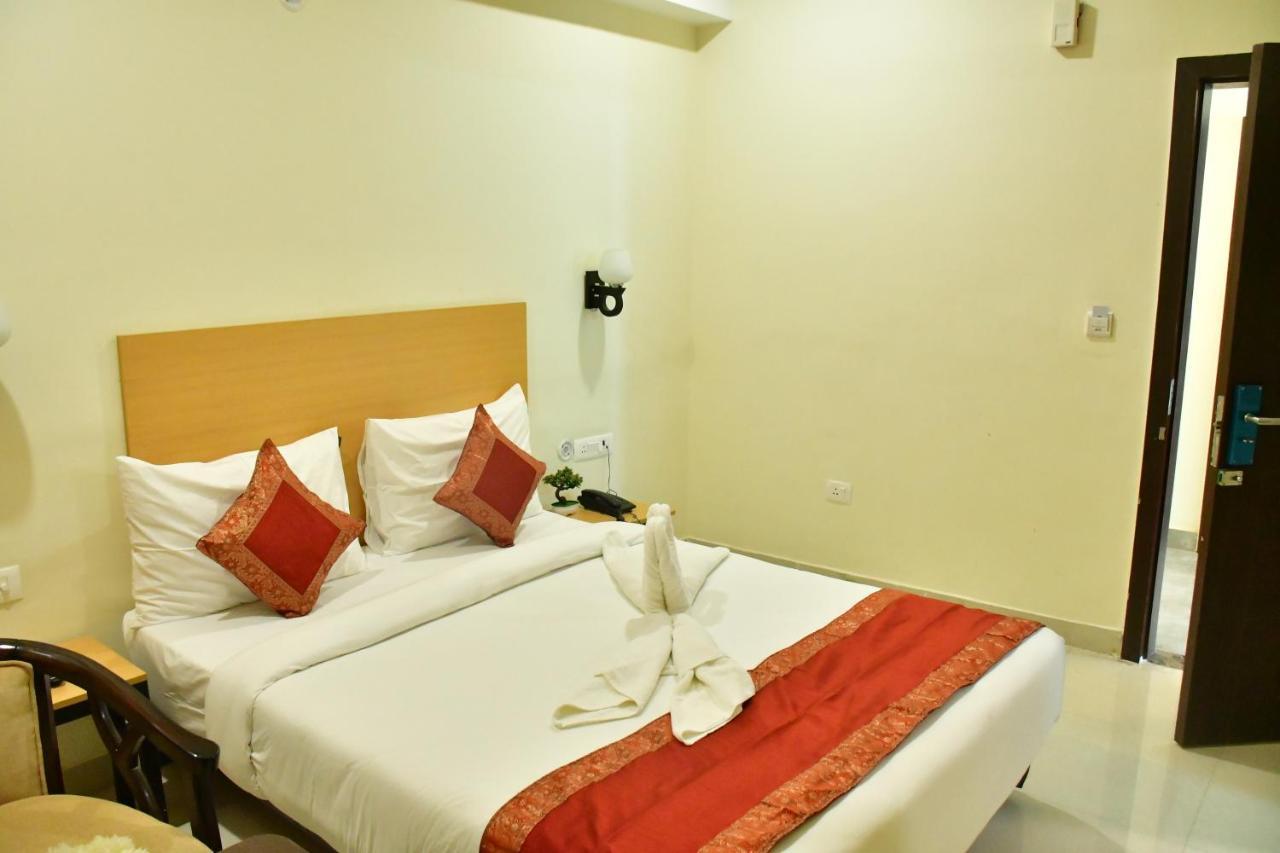 Hotel Yatharth Inn Waranasi Zewnętrze zdjęcie