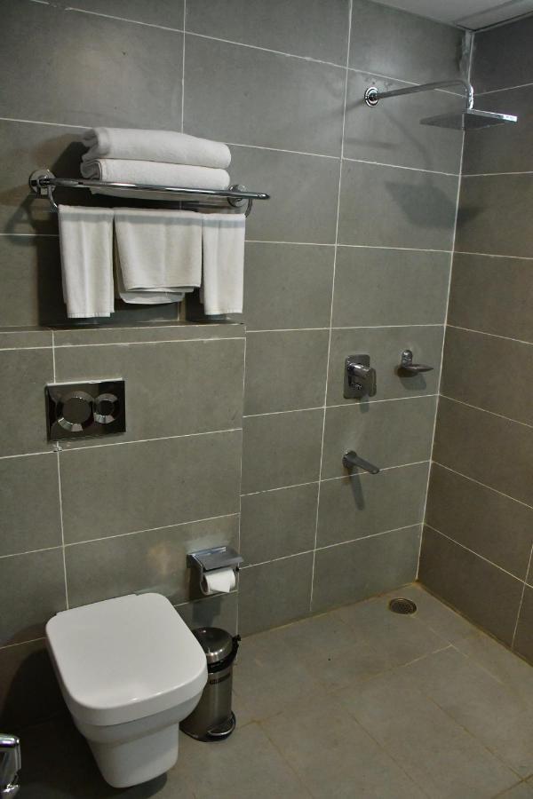 Hotel Yatharth Inn Waranasi Zewnętrze zdjęcie