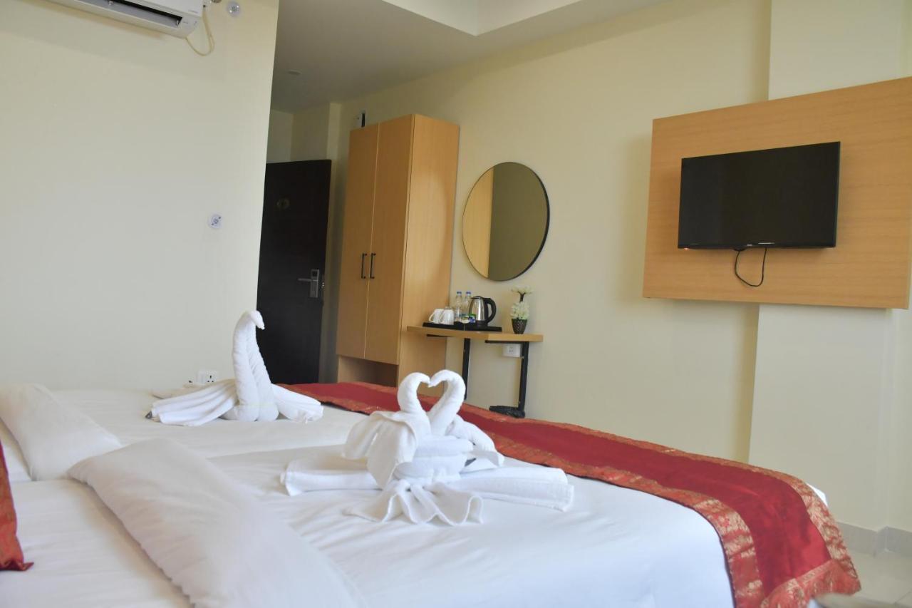 Hotel Yatharth Inn Waranasi Zewnętrze zdjęcie