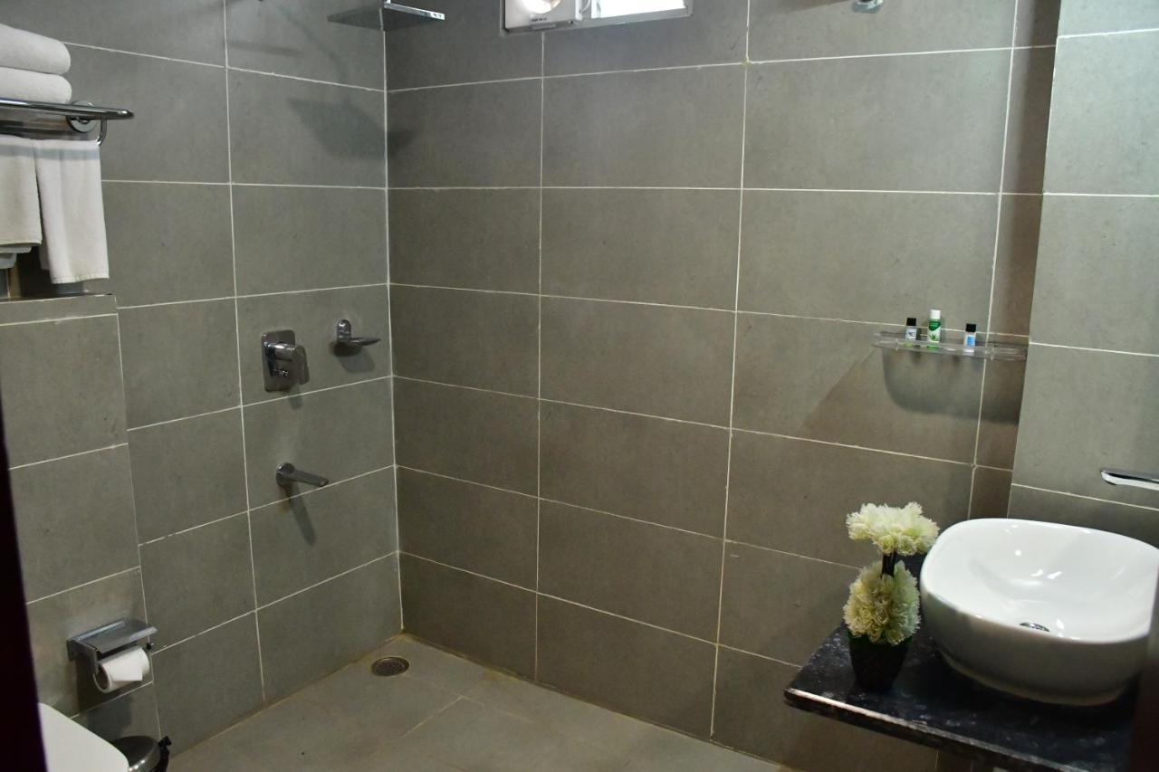 Hotel Yatharth Inn Waranasi Zewnętrze zdjęcie