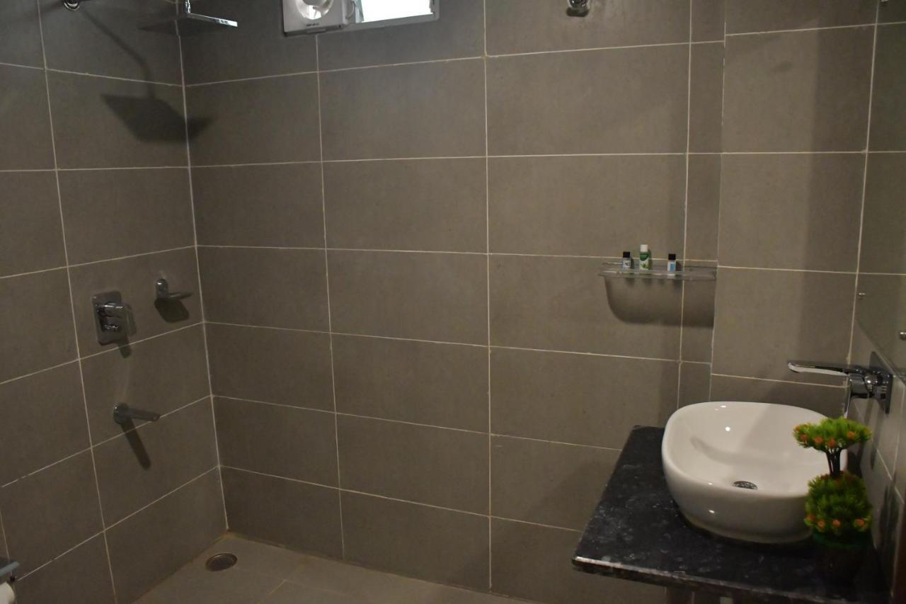 Hotel Yatharth Inn Waranasi Zewnętrze zdjęcie