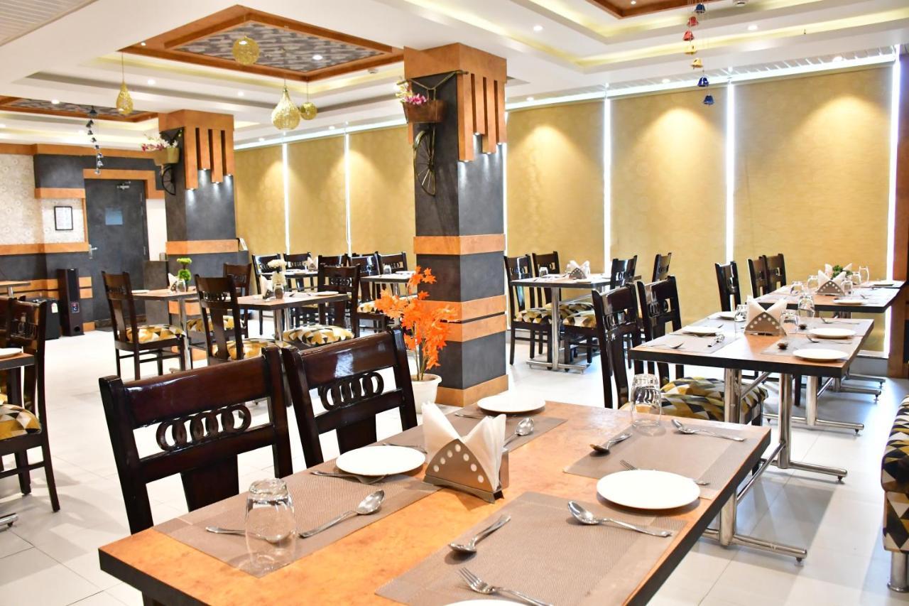 Hotel Yatharth Inn Waranasi Zewnętrze zdjęcie