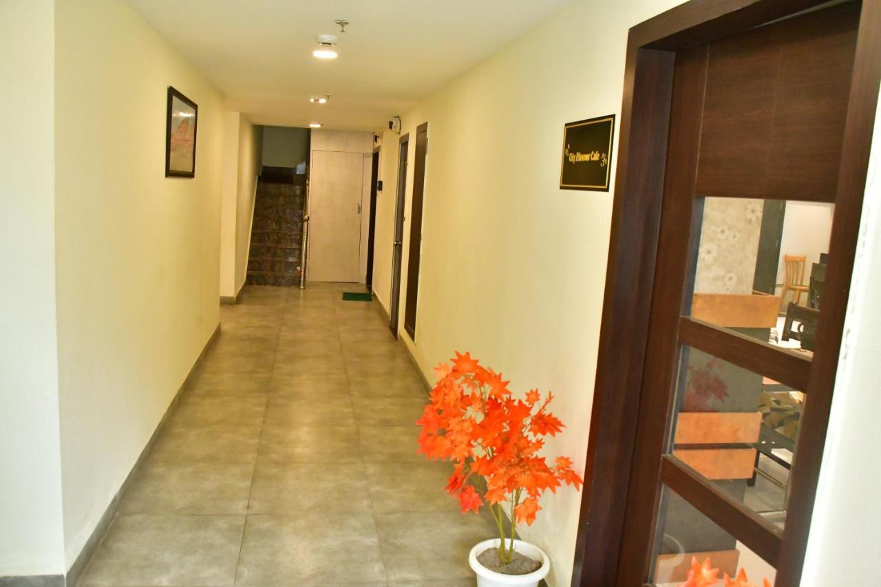Hotel Yatharth Inn Waranasi Zewnętrze zdjęcie