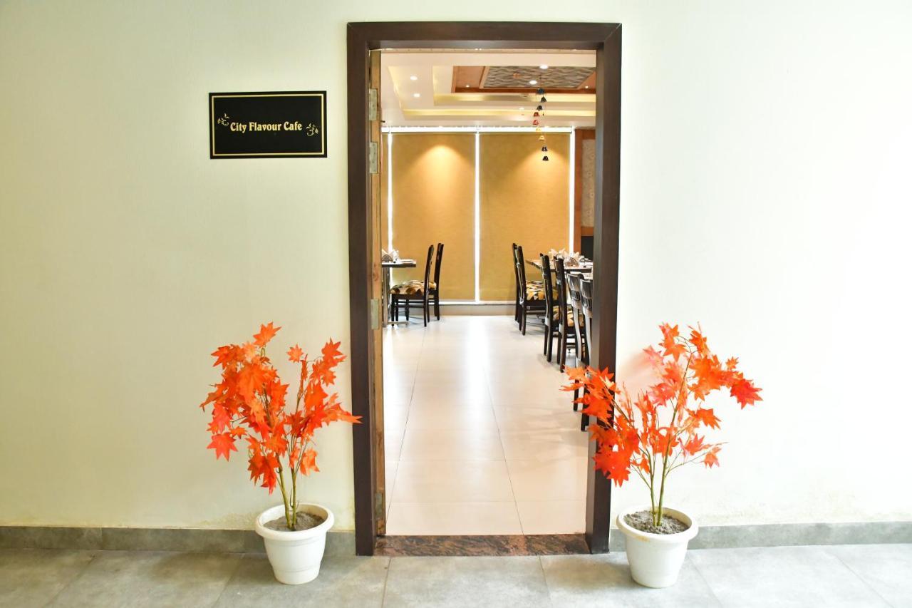 Hotel Yatharth Inn Waranasi Zewnętrze zdjęcie