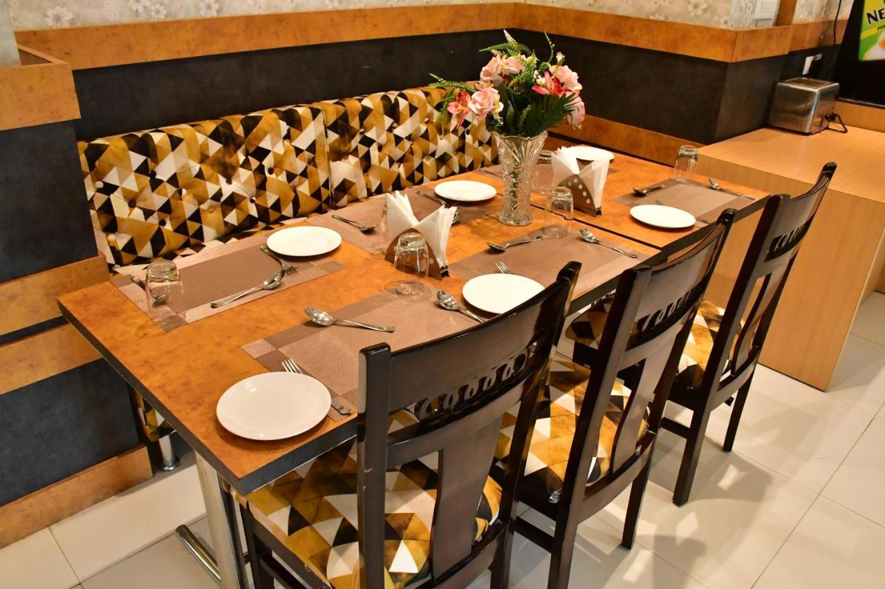 Hotel Yatharth Inn Waranasi Zewnętrze zdjęcie