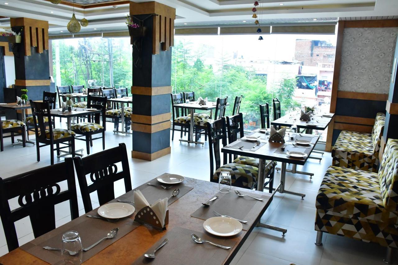Hotel Yatharth Inn Waranasi Zewnętrze zdjęcie