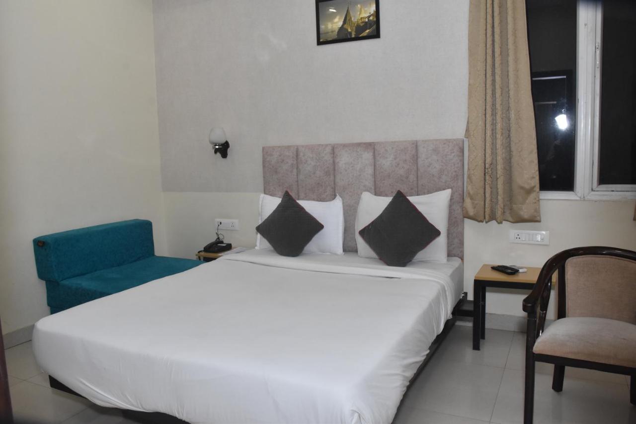 Hotel Yatharth Inn Waranasi Zewnętrze zdjęcie